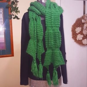Beautiful green 100% acrylic knit scarf